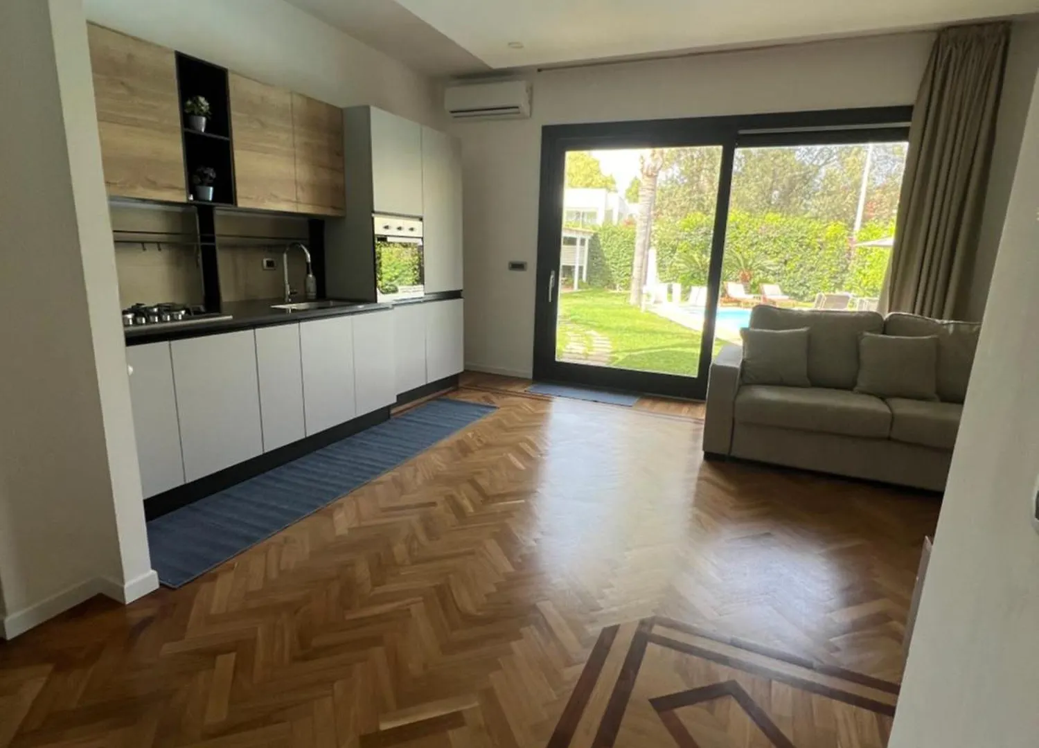 Villa Losanna Mondello 0*,